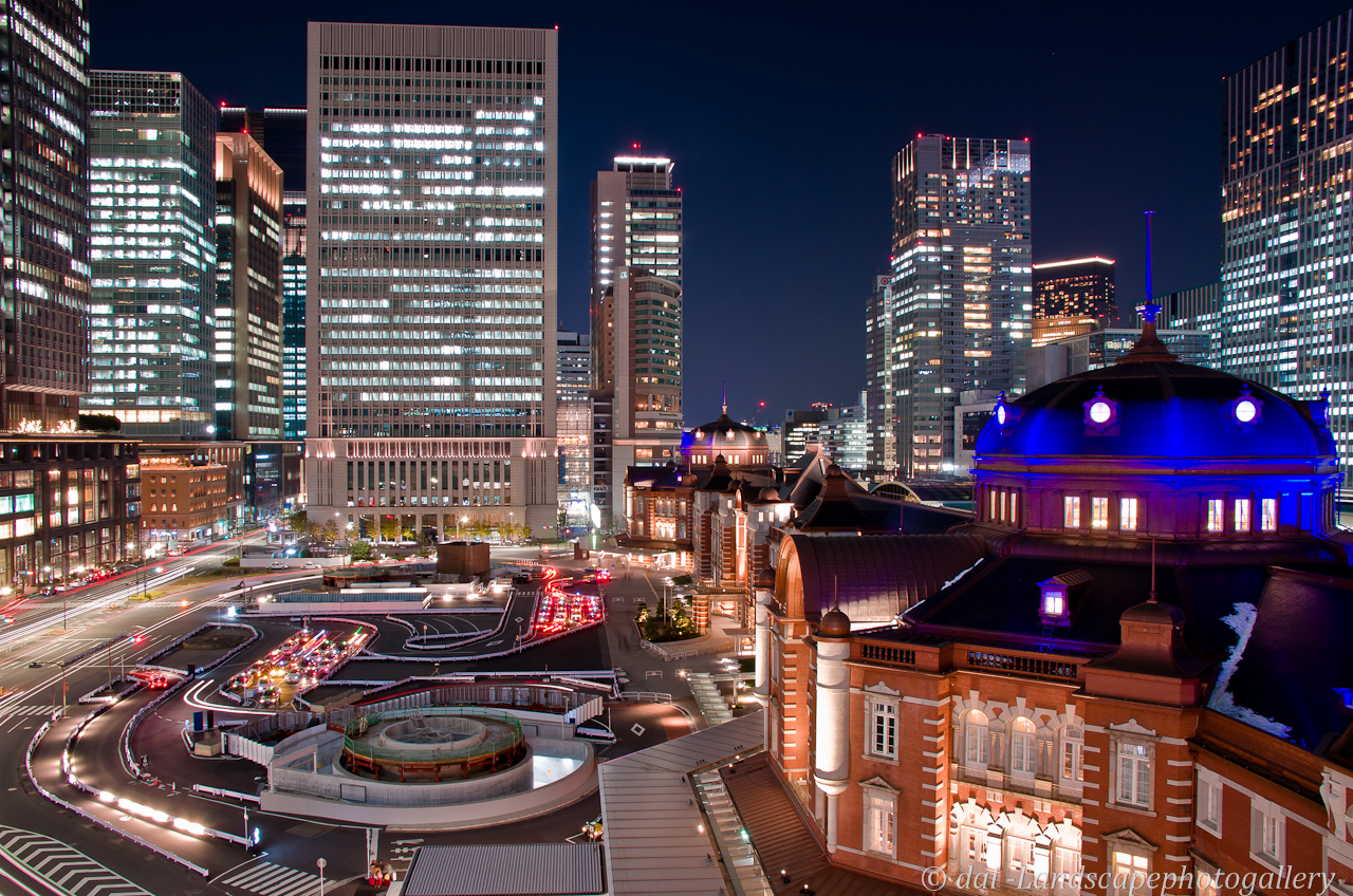 東京駅丸の内駅前広場夜景