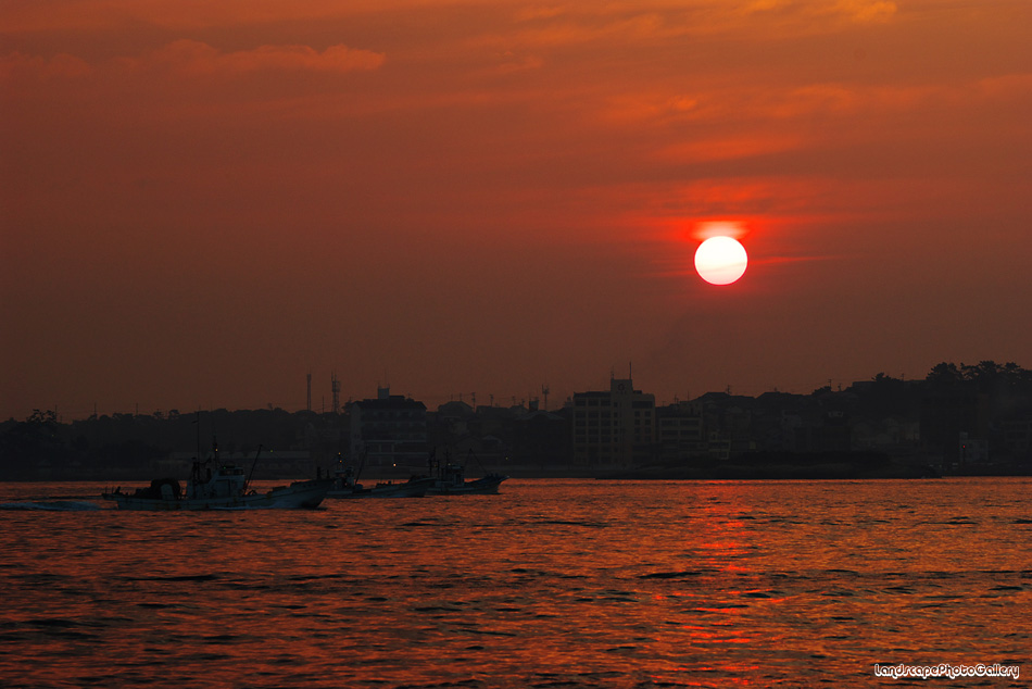 知多湾の朝日