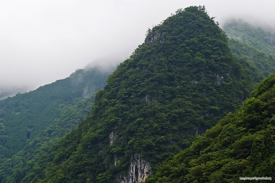 日原街道風景 稲村岩