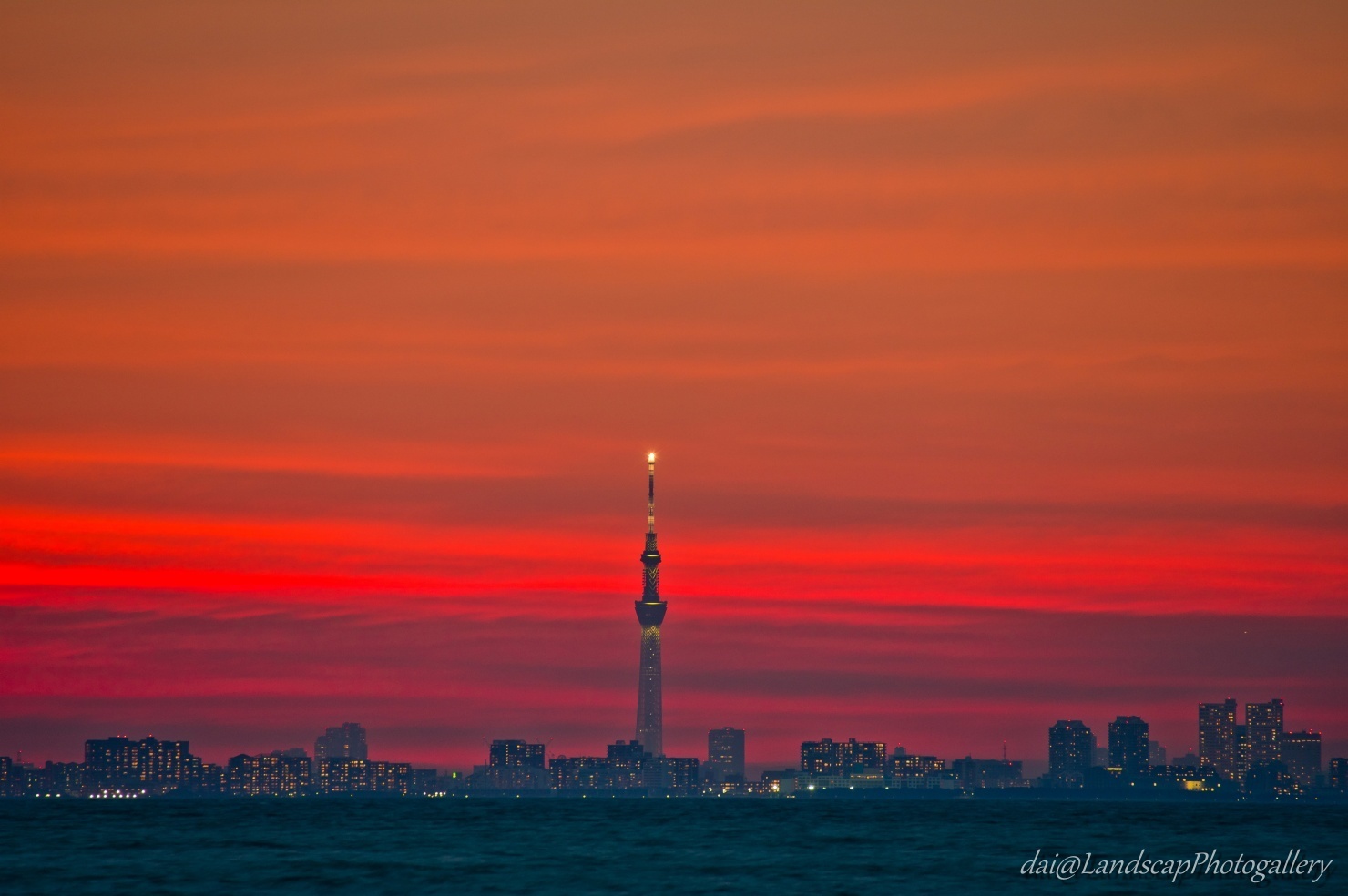 東京スカイツリーと夕焼け空