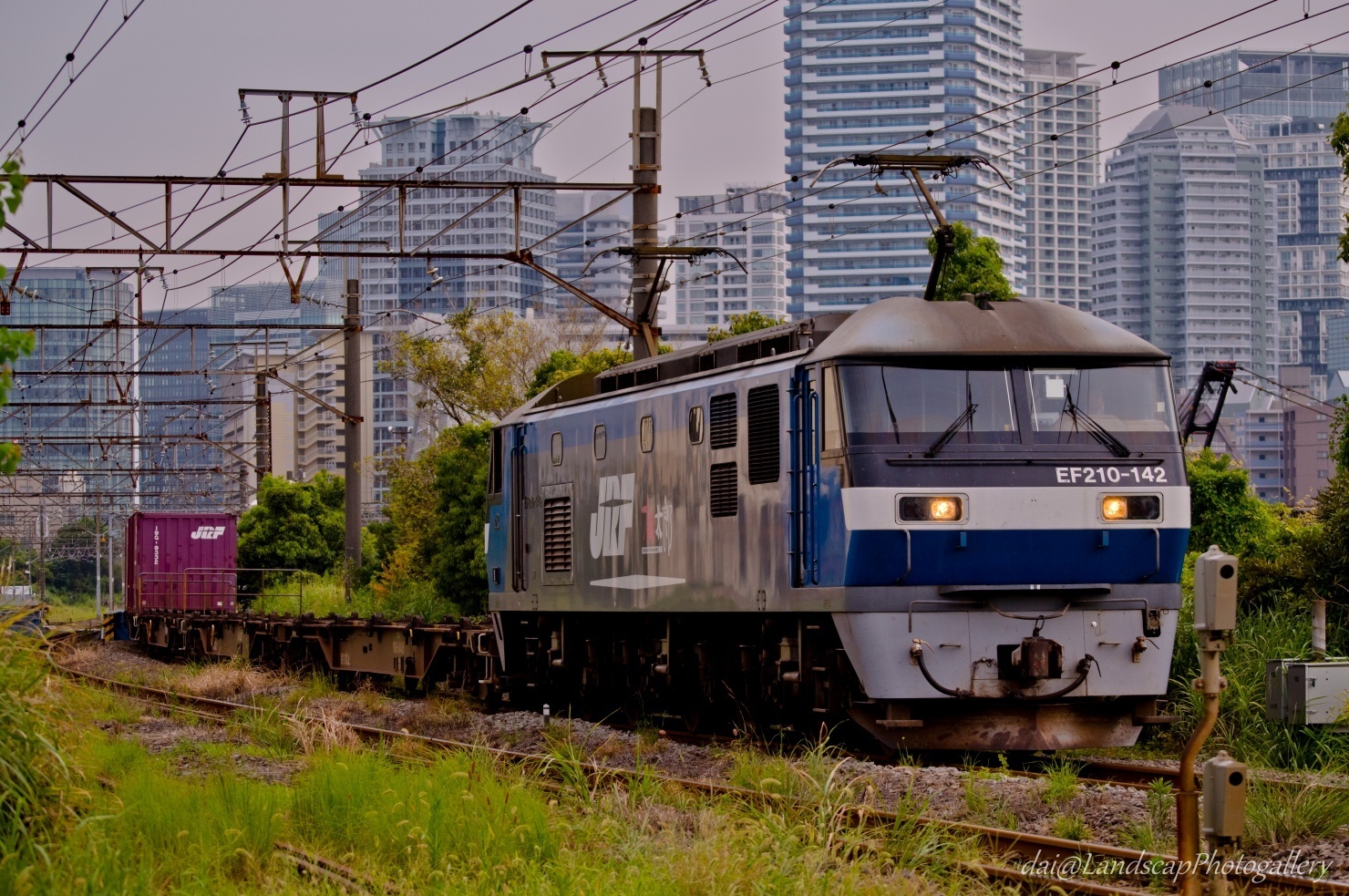 高島線をゆくEF210コンテナ列車