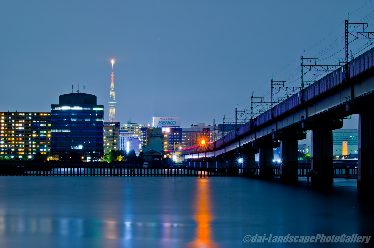 東京スカイツリーと京葉線夜景