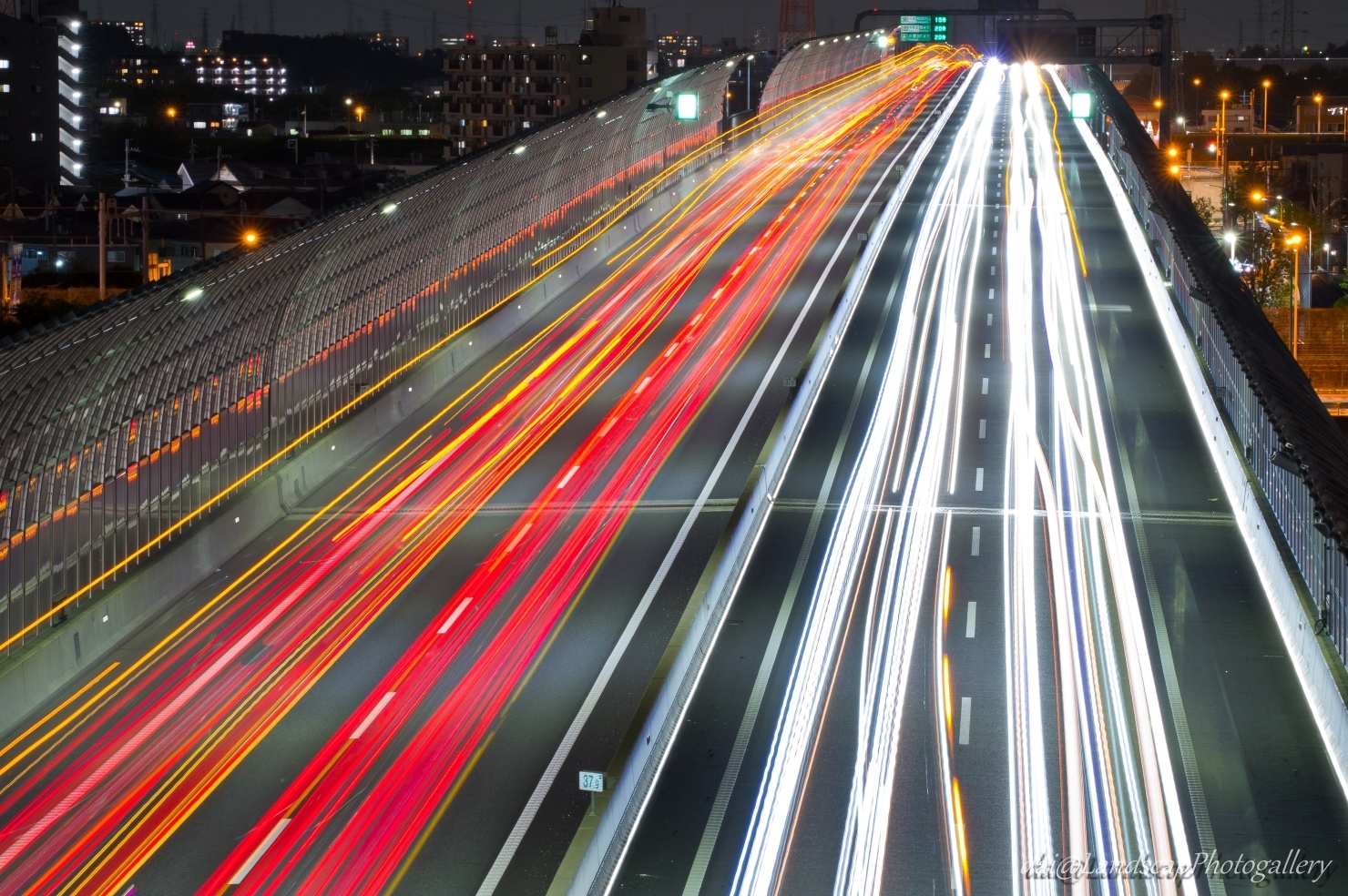 東京外環の光跡