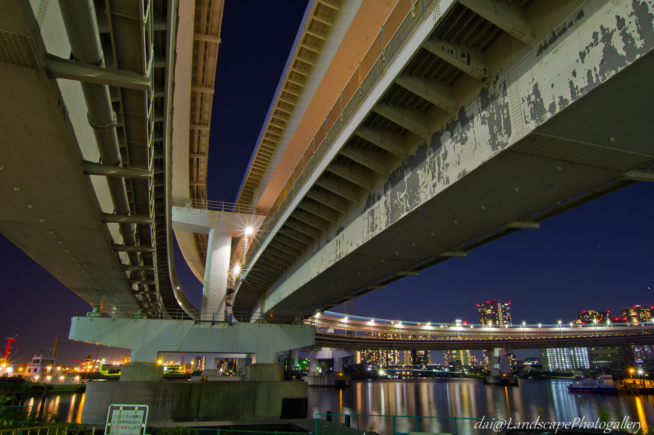 レインボーブリッジ橋詰め夜景