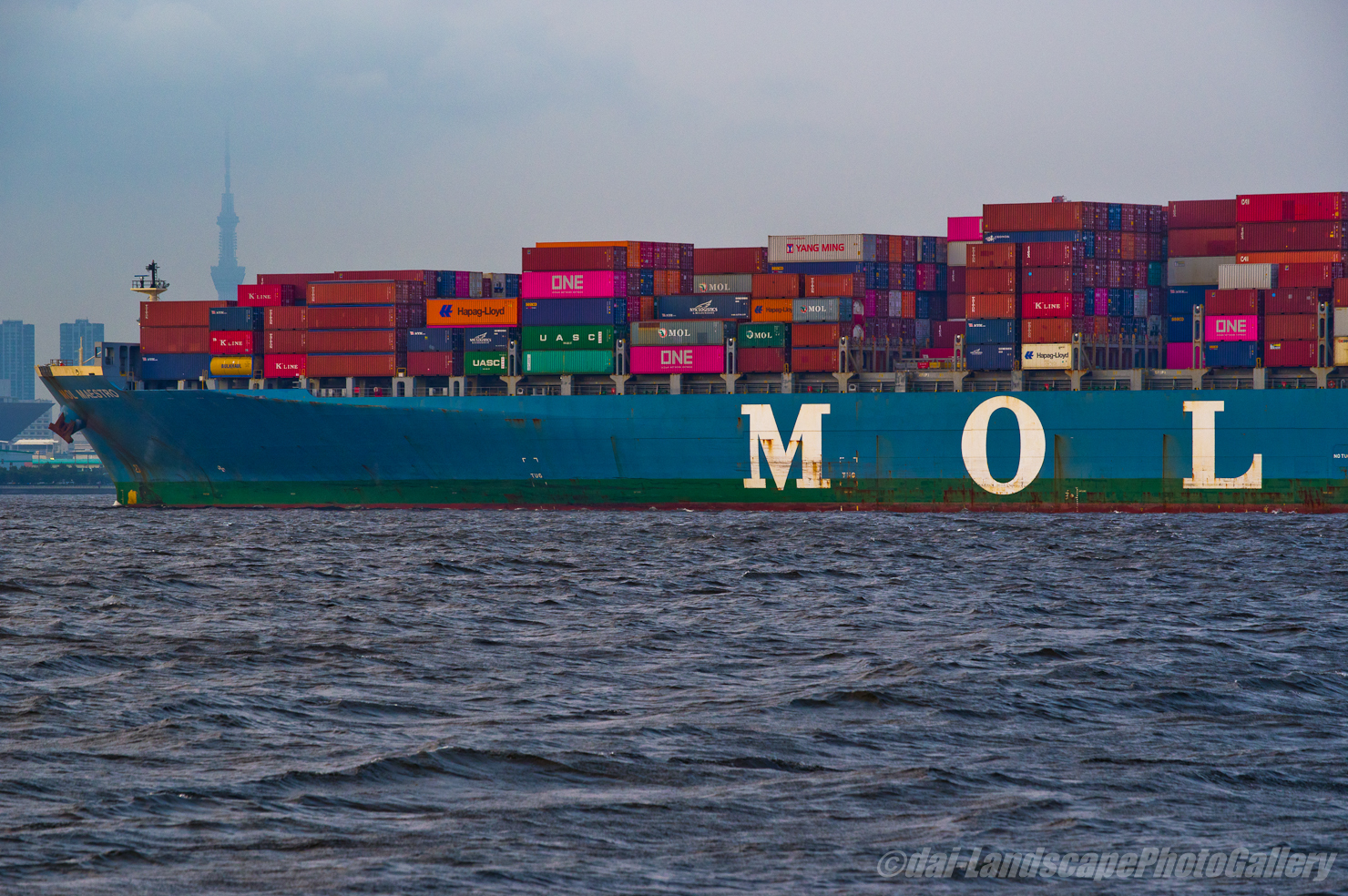 MOL MAESTRO 東京港入港風景
