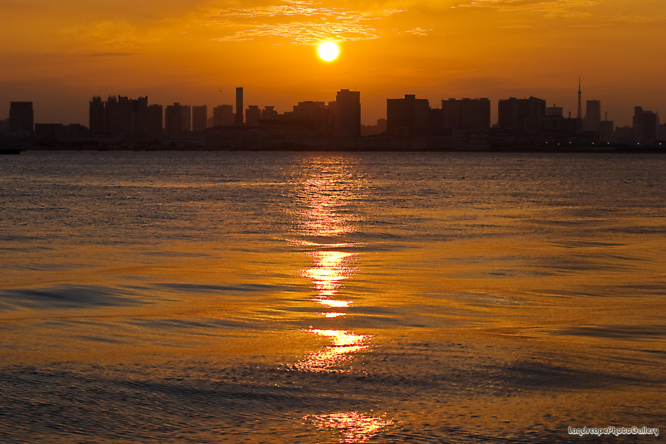 東京港の夕日