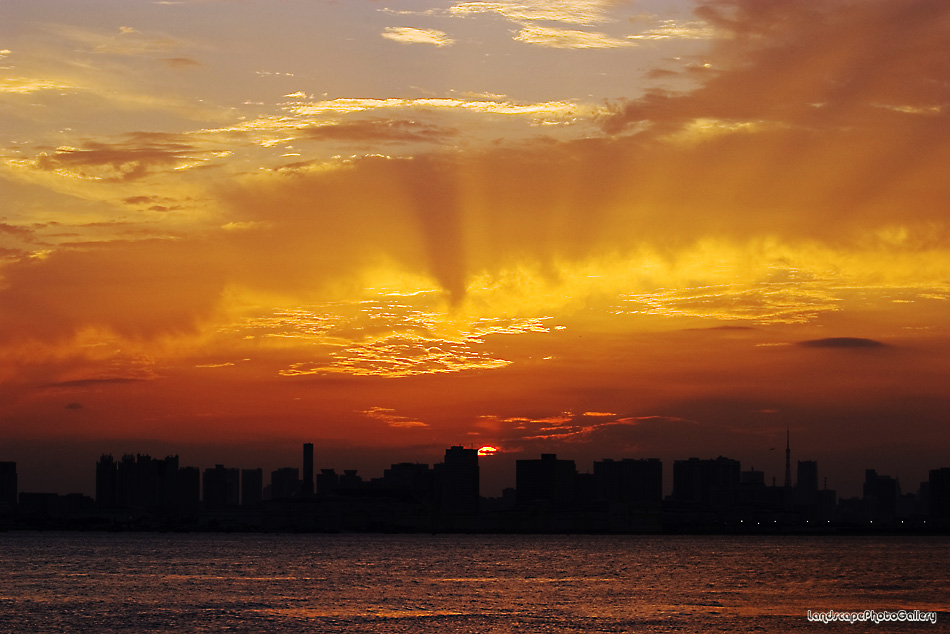 東京港の夕日