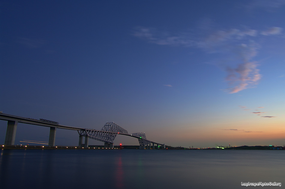 夕闇の東京ゲートブリッジ