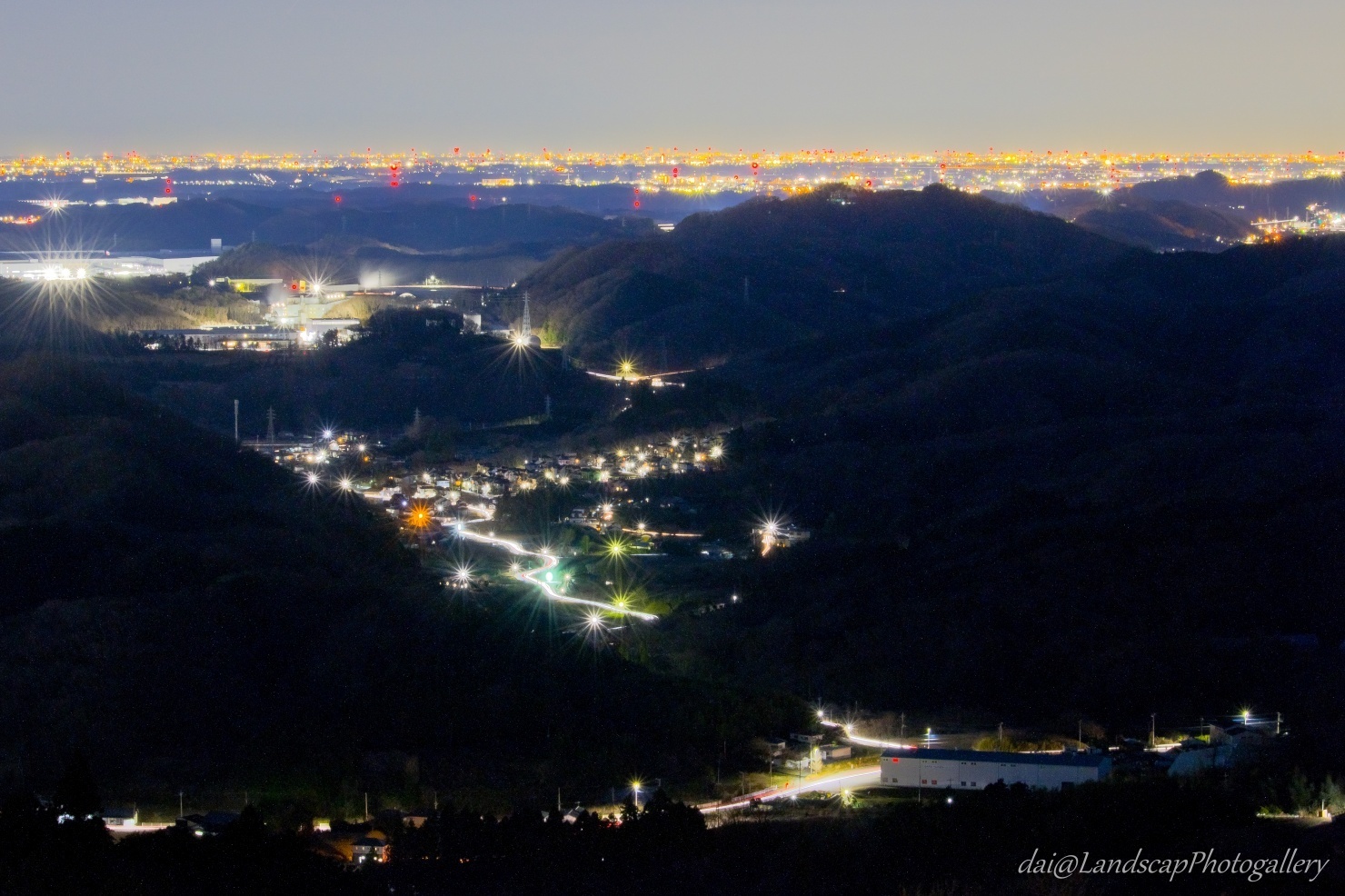 寄居町 山間と関東平野の夜景